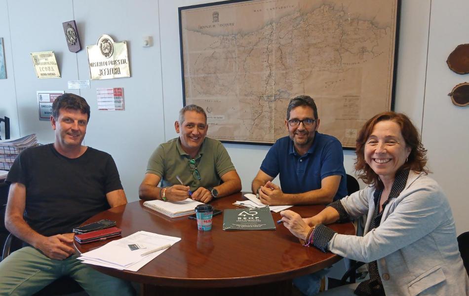 Reunión con el Servicio de Montes del Gobierno de Cantabria en las oficinas de Santander.